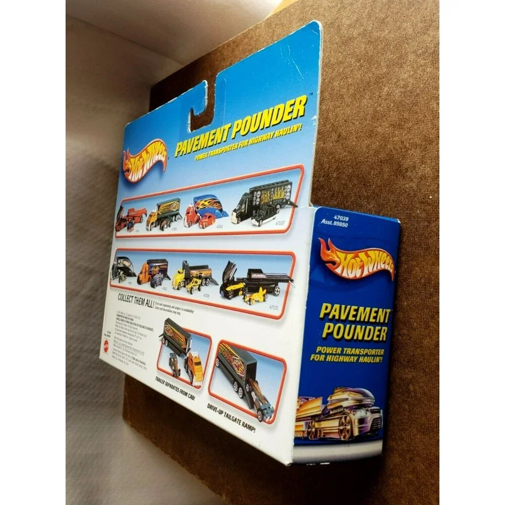 Hot Wheels PAVEMENT POUNDERS CABOVER TRUCK & SCHORCHIN' SCOOTER #47039 Groupe 13